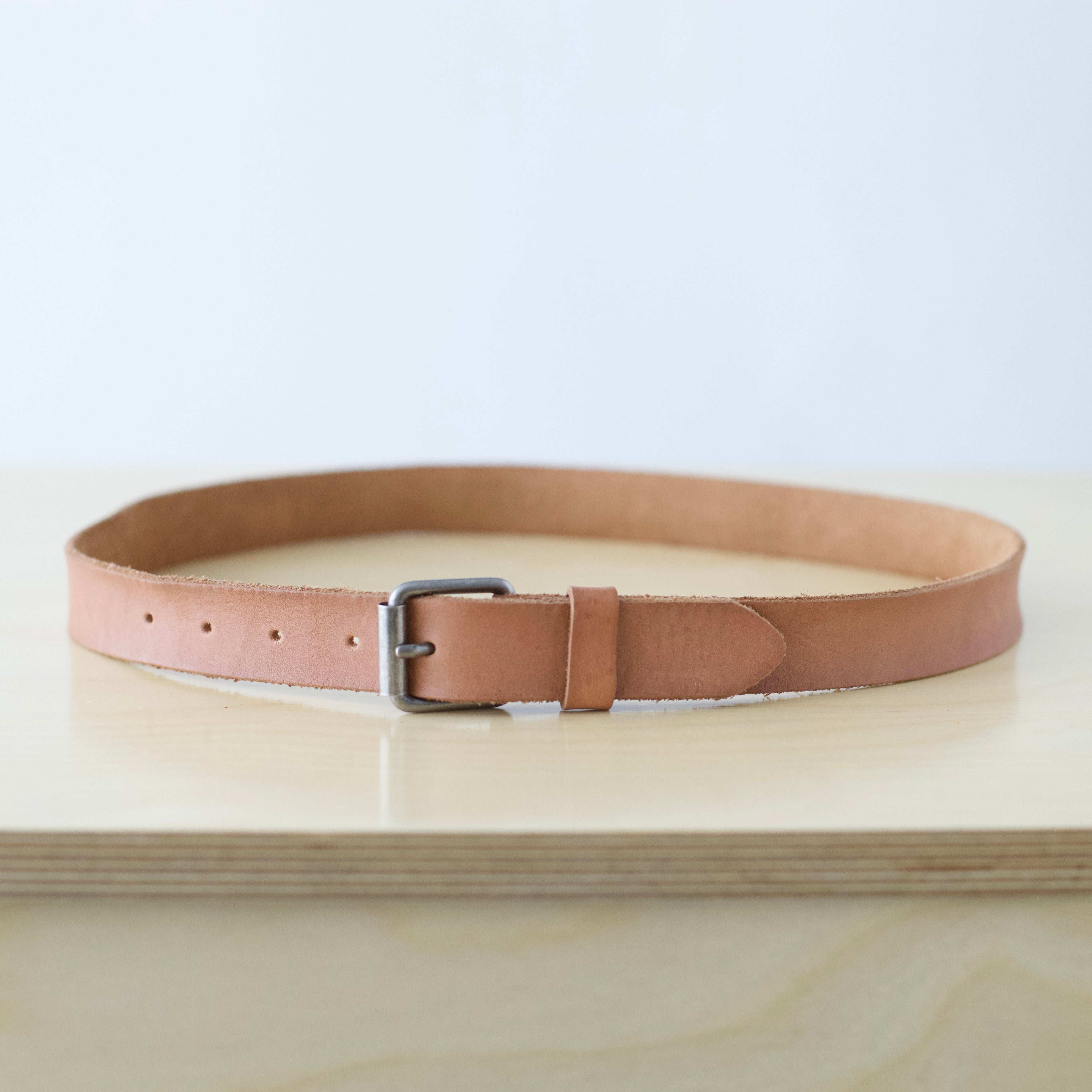 M/L Vintage natural leather belt with silver hardware