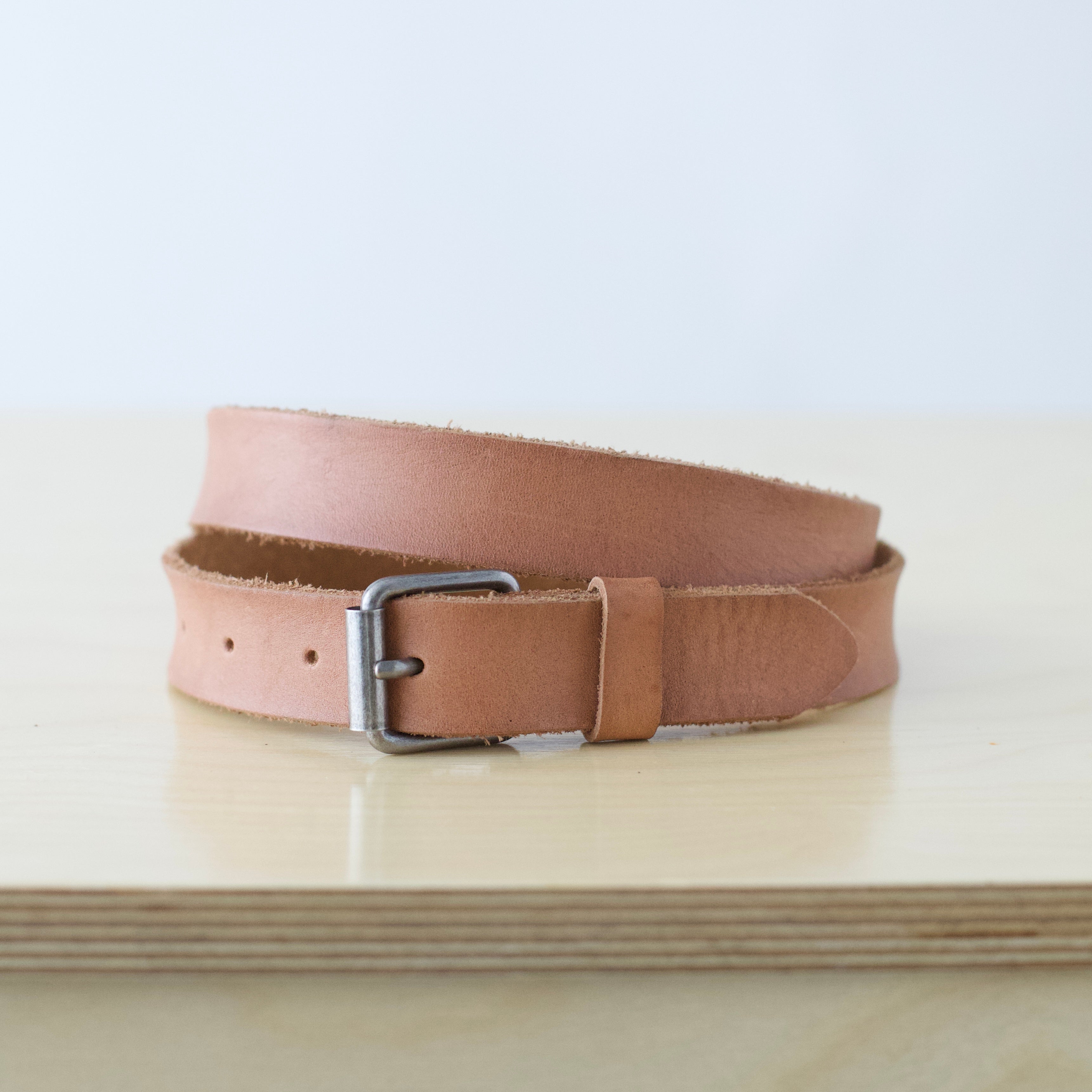 M/L Vintage natural leather belt with silver hardware