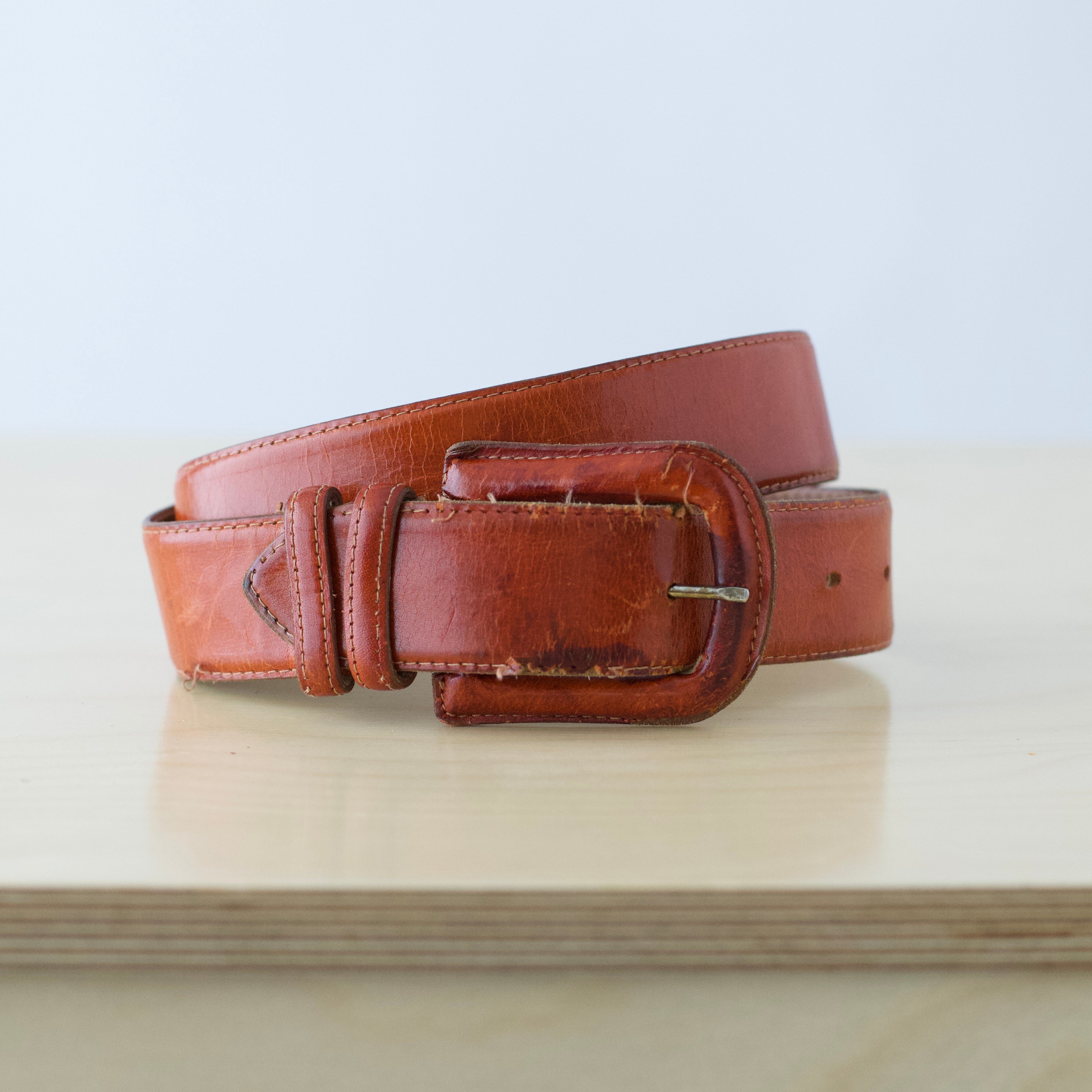M/L Vintage Ellen Tracy rust brown genuine leather belt with self-covered buckle