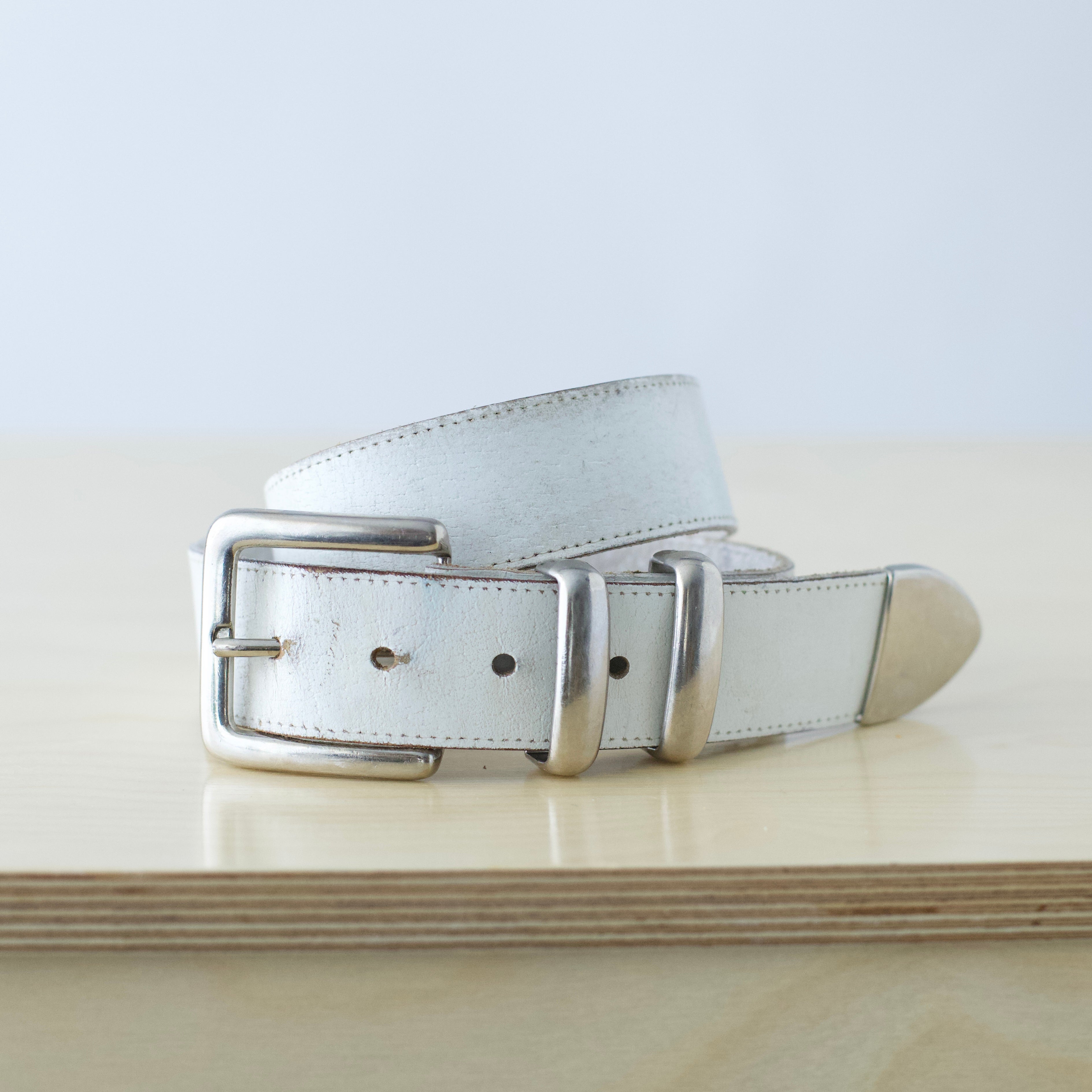 M/L Vintage L. Chessler genuine leather belt with silver buckle and tip