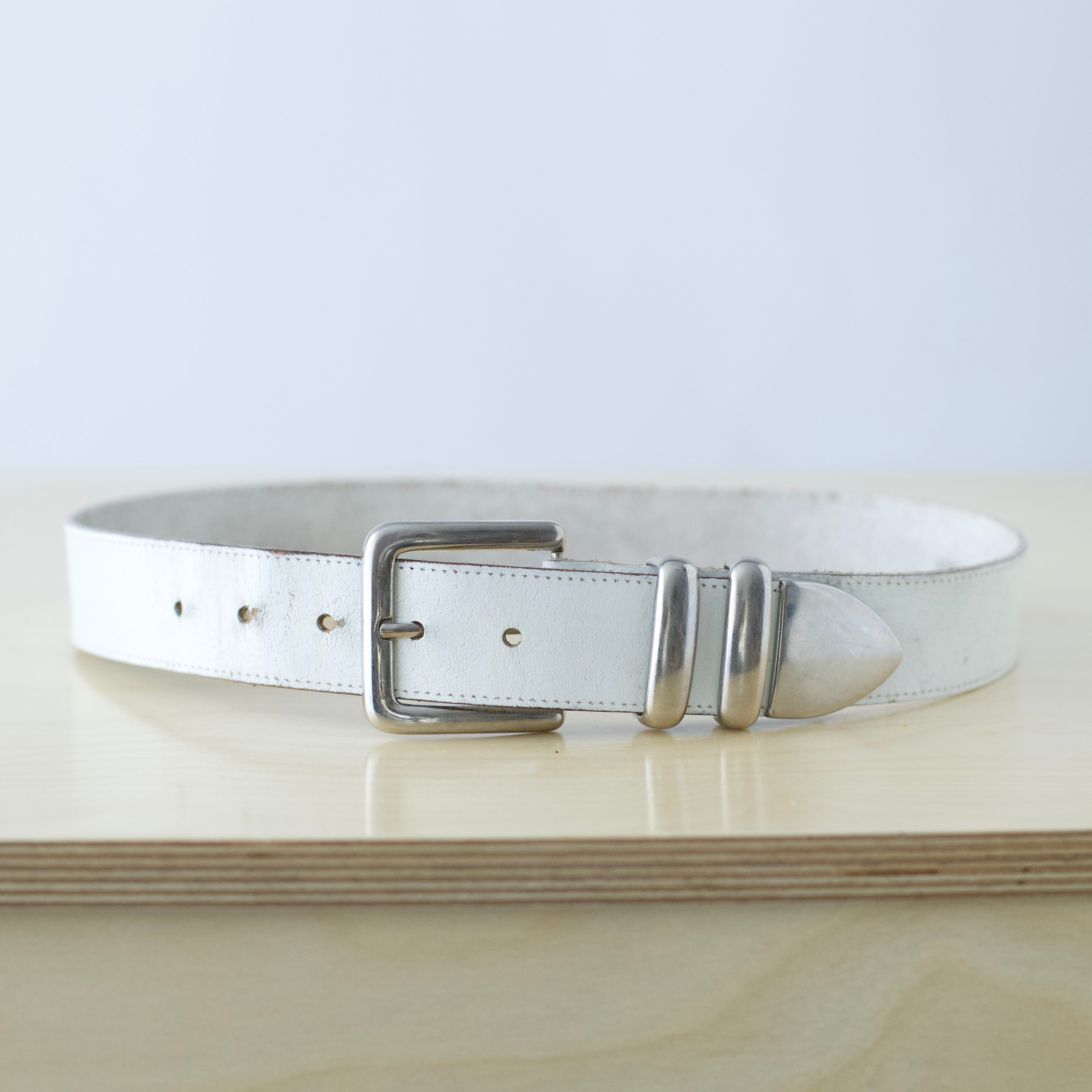 M/L Vintage L. Chessler genuine leather belt with silver buckle and tip
