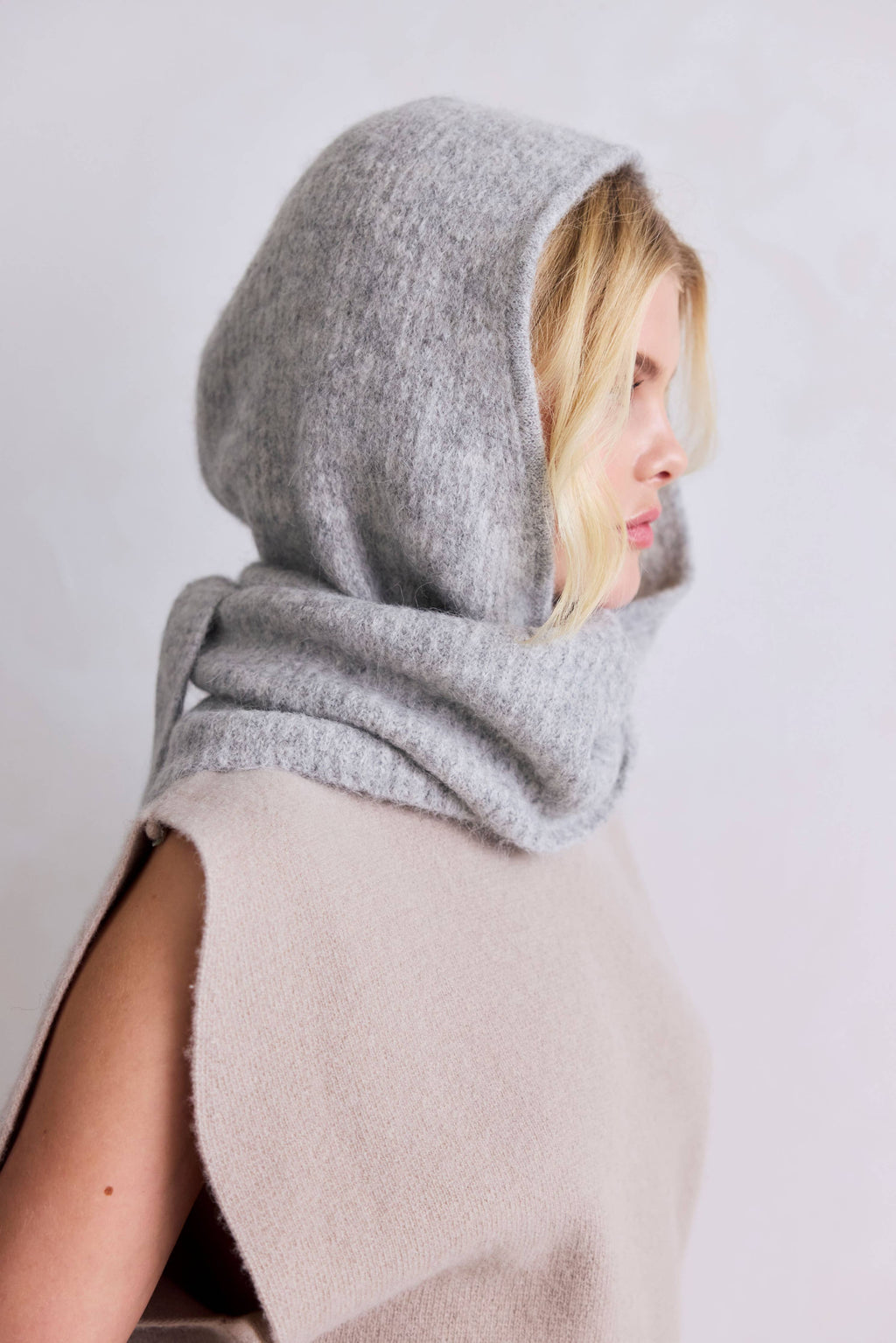 The Alpaca Hooded Scarf - Blizzard Grey